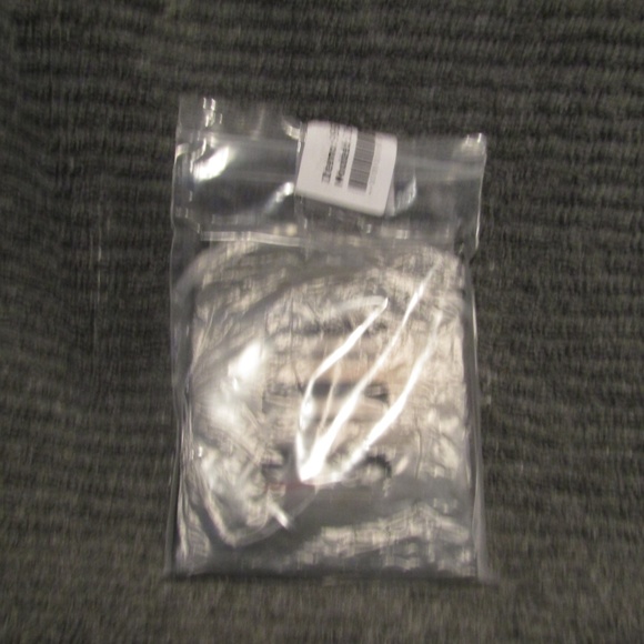 GLOTRENDS 2.5 to 3.5 Inch SSD HDD Holder Metal Mounting Bracket - Picture 4 of 4